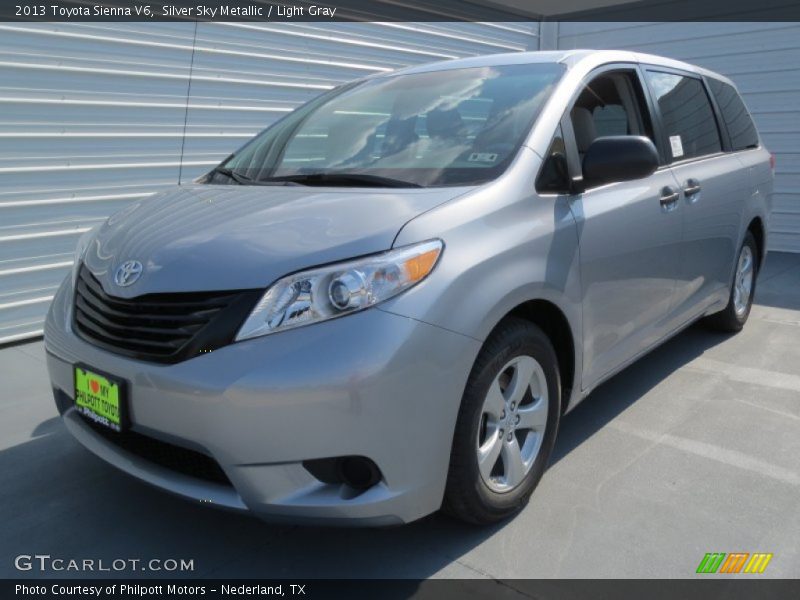 Front 3/4 View of 2013 Sienna V6