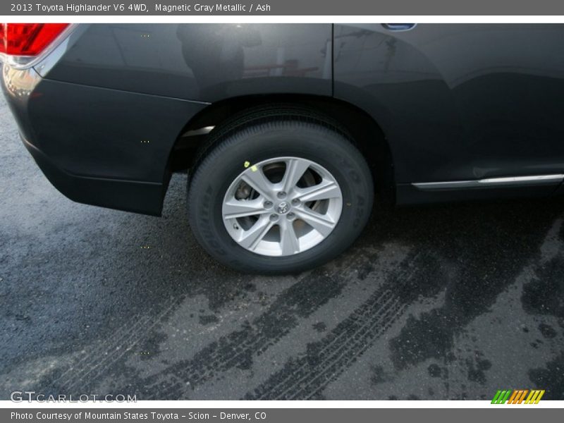 Magnetic Gray Metallic / Ash 2013 Toyota Highlander V6 4WD