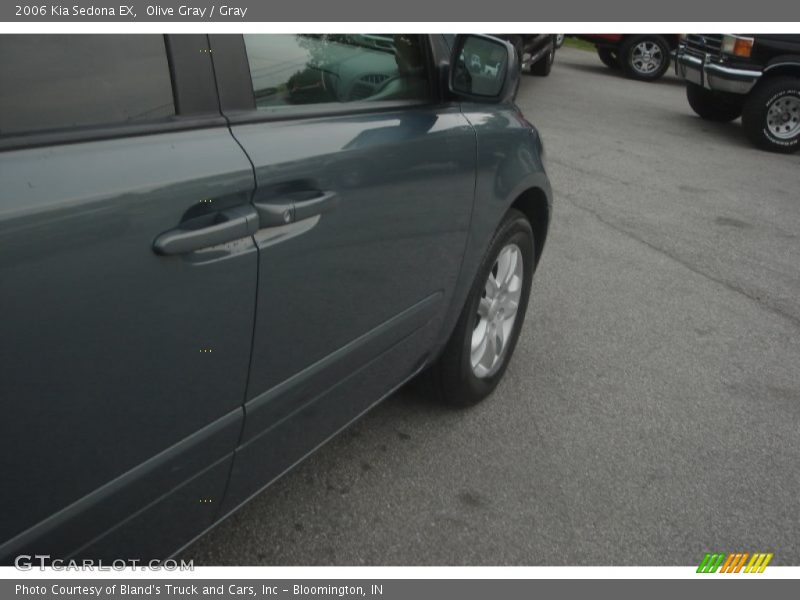 Olive Gray / Gray 2006 Kia Sedona EX