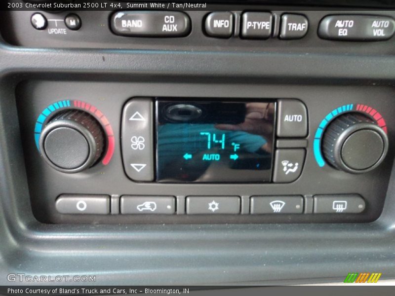 Controls of 2003 Suburban 2500 LT 4x4
