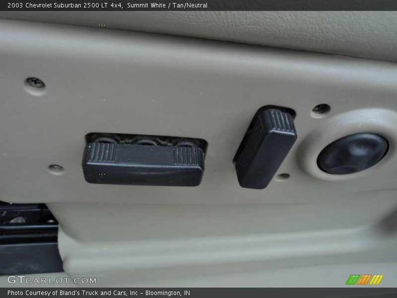 Controls of 2003 Suburban 2500 LT 4x4