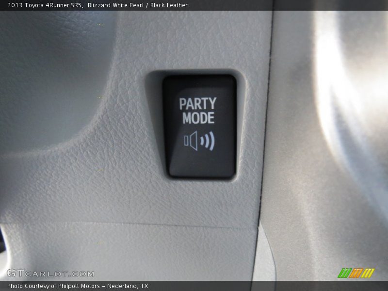 Blizzard White Pearl / Black Leather 2013 Toyota 4Runner SR5