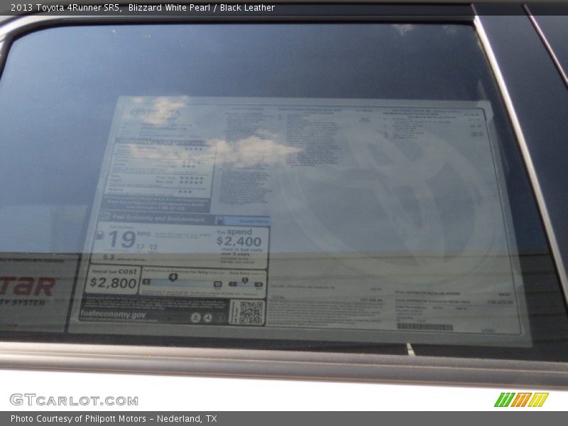 Blizzard White Pearl / Black Leather 2013 Toyota 4Runner SR5