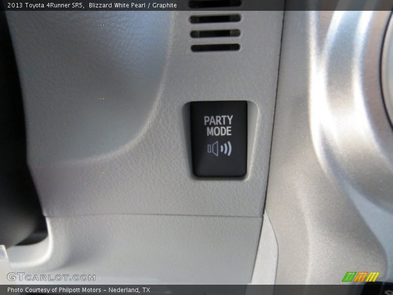 Blizzard White Pearl / Graphite 2013 Toyota 4Runner SR5