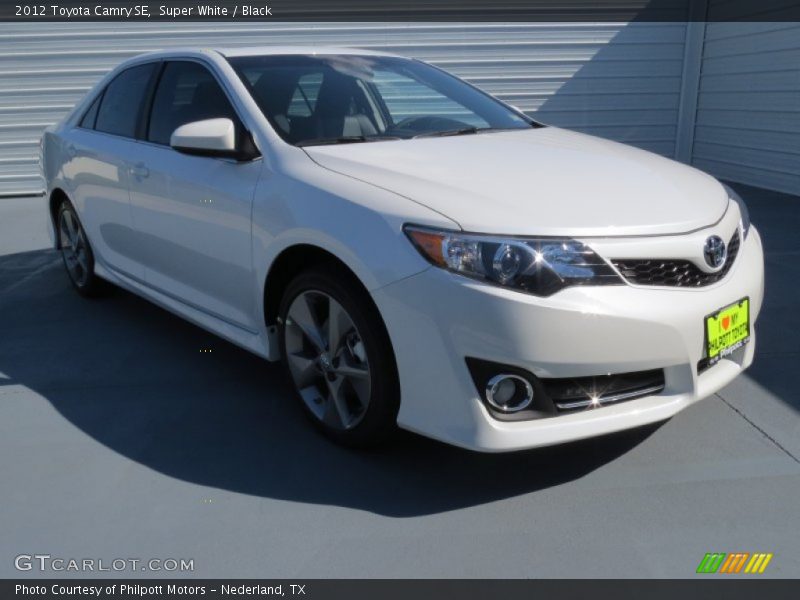 Super White / Black 2012 Toyota Camry SE