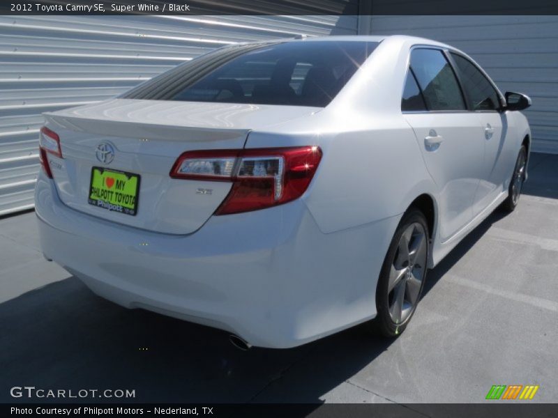 Super White / Black 2012 Toyota Camry SE