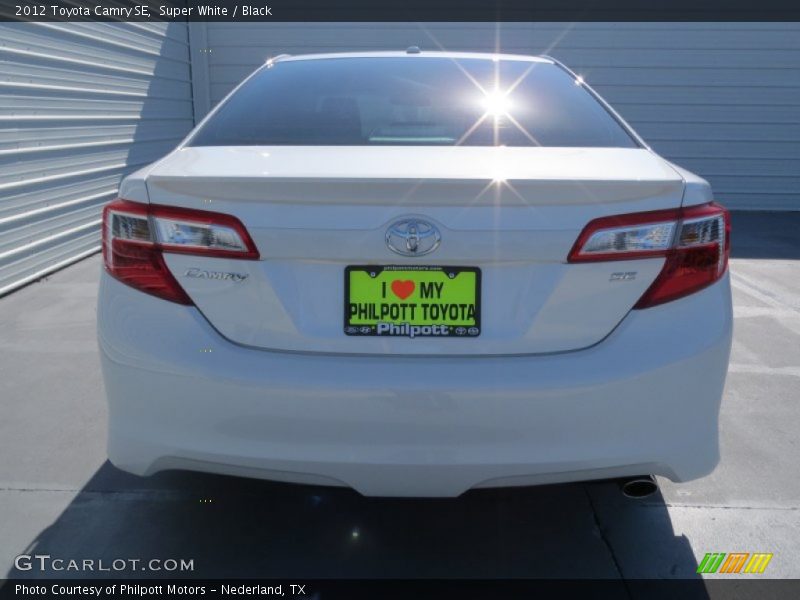 Super White / Black 2012 Toyota Camry SE