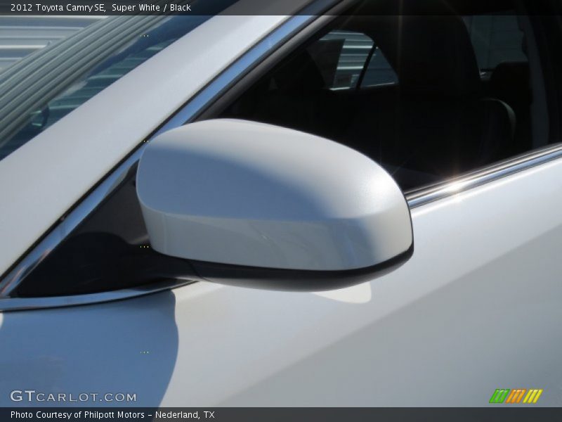 Super White / Black 2012 Toyota Camry SE