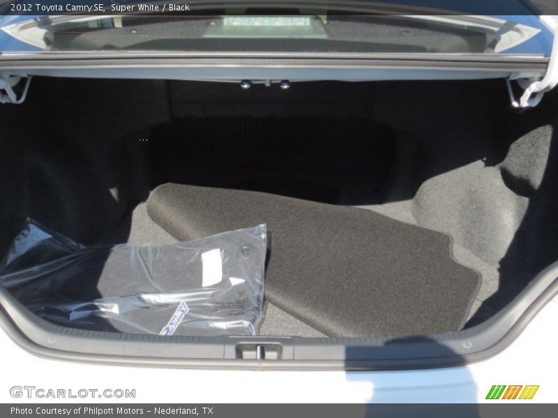 Super White / Black 2012 Toyota Camry SE