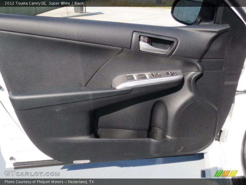 Super White / Black 2012 Toyota Camry SE