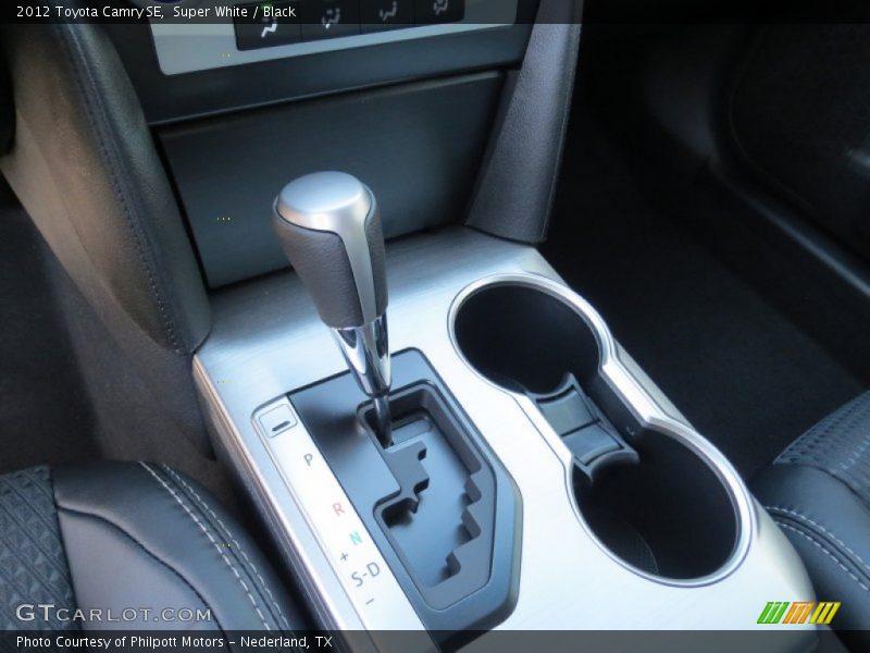 Super White / Black 2012 Toyota Camry SE