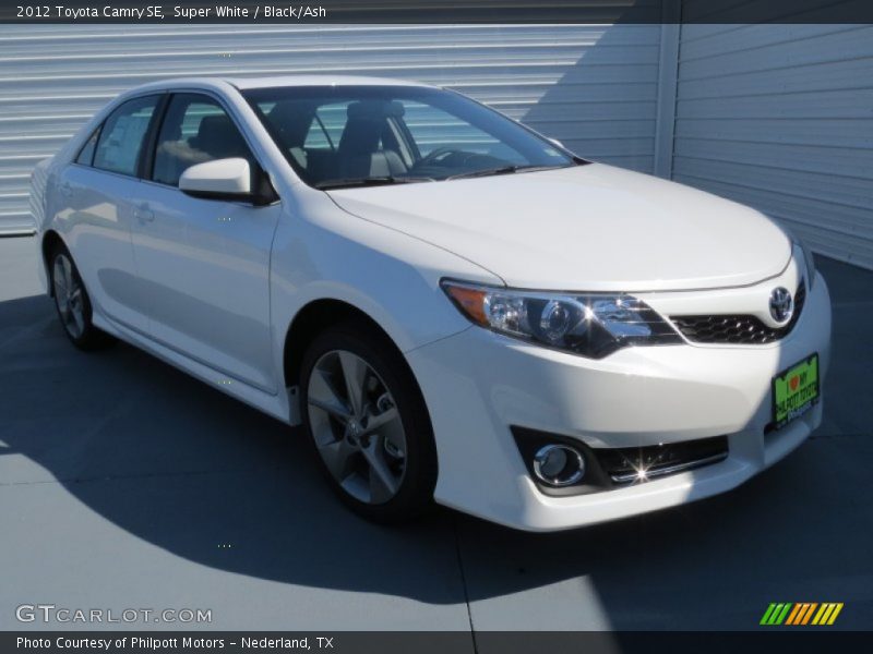 Super White / Black/Ash 2012 Toyota Camry SE