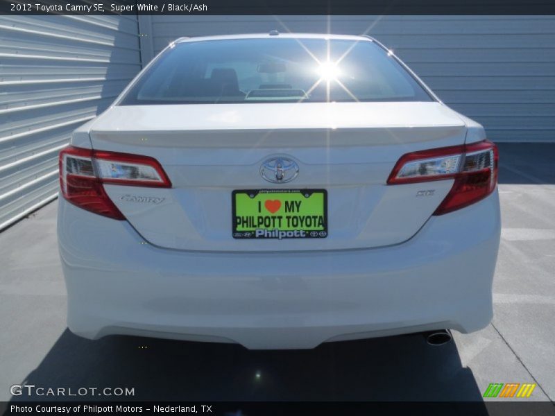 Super White / Black/Ash 2012 Toyota Camry SE