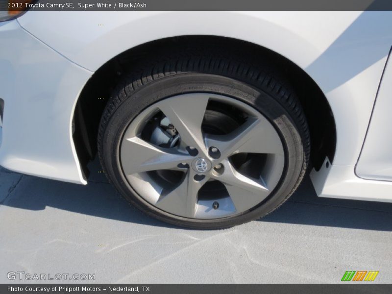 Super White / Black/Ash 2012 Toyota Camry SE