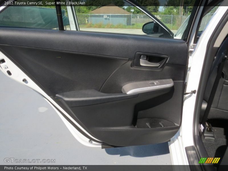 Super White / Black/Ash 2012 Toyota Camry SE