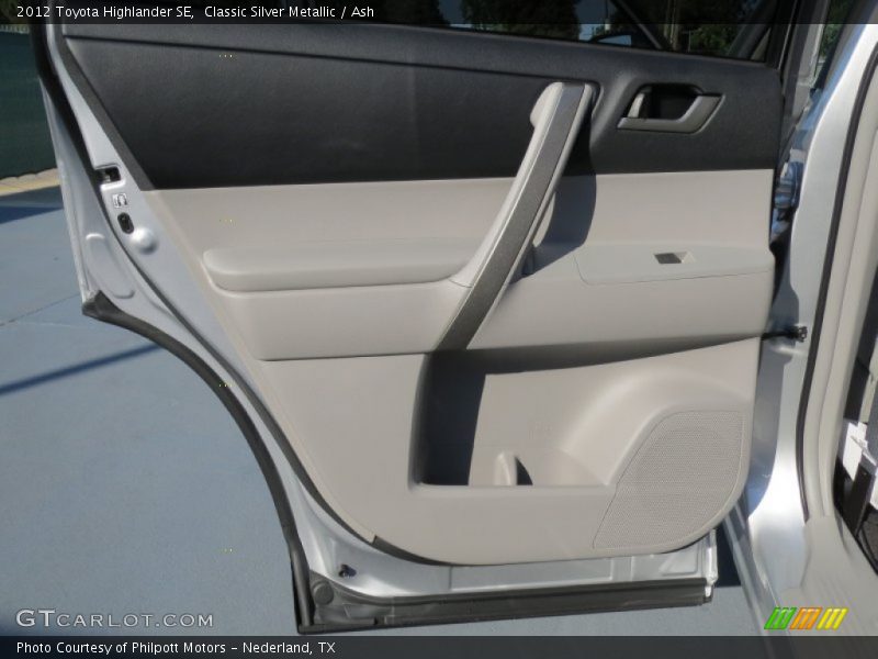 Classic Silver Metallic / Ash 2012 Toyota Highlander SE