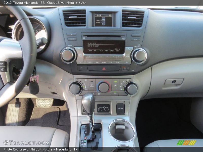 Classic Silver Metallic / Ash 2012 Toyota Highlander SE