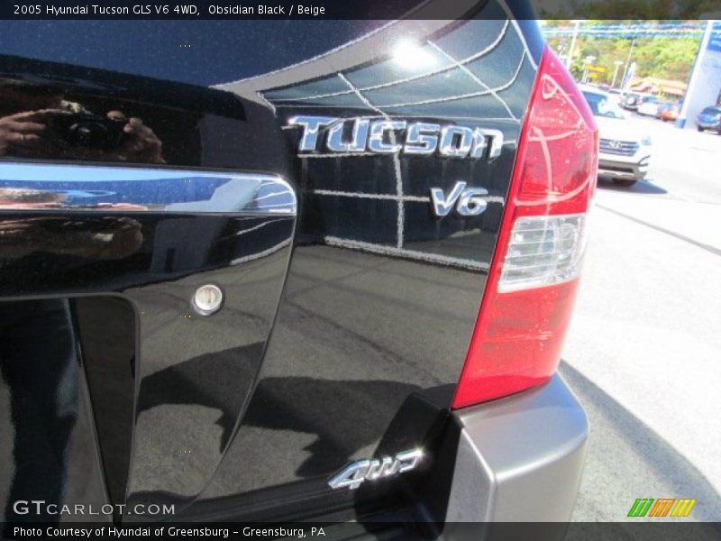 Obsidian Black / Beige 2005 Hyundai Tucson GLS V6 4WD
