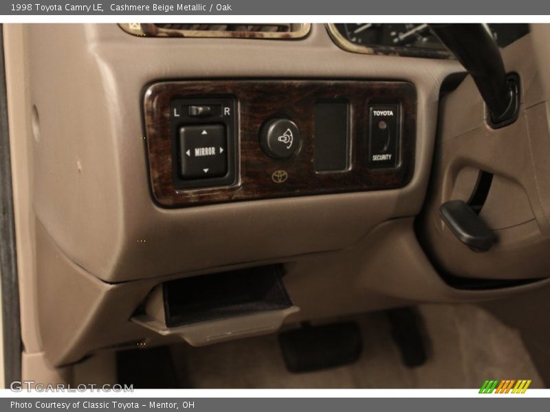 Cashmere Beige Metallic / Oak 1998 Toyota Camry LE