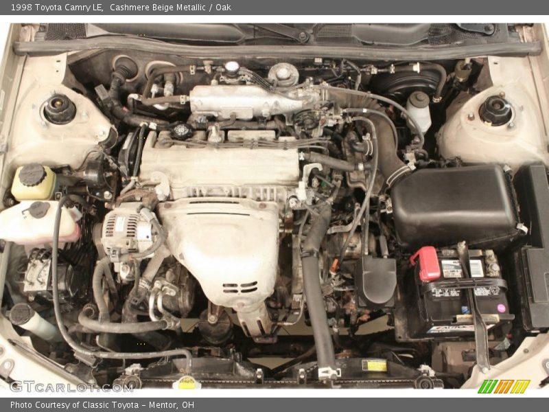 Cashmere Beige Metallic / Oak 1998 Toyota Camry LE