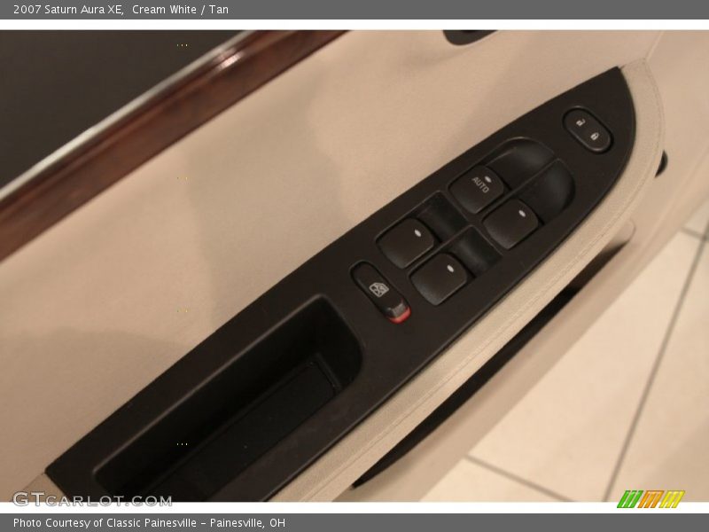 Cream White / Tan 2007 Saturn Aura XE