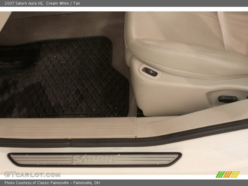 Cream White / Tan 2007 Saturn Aura XE