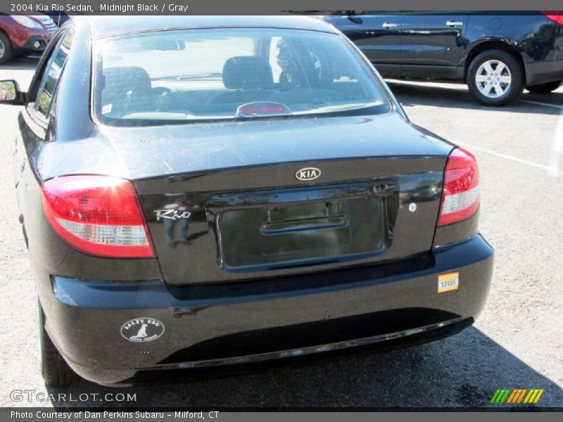 Midnight Black / Gray 2004 Kia Rio Sedan