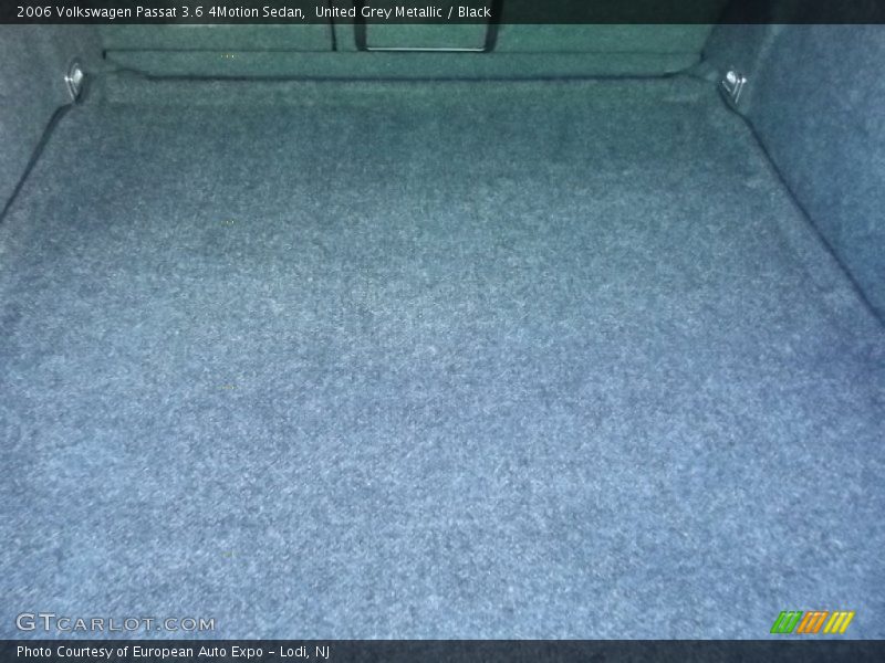 United Grey Metallic / Black 2006 Volkswagen Passat 3.6 4Motion Sedan