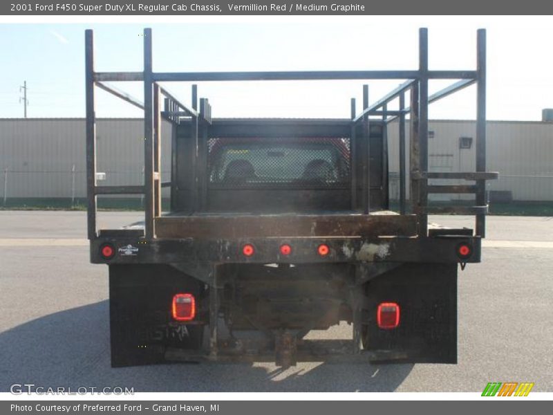 Vermillion Red / Medium Graphite 2001 Ford F450 Super Duty XL Regular Cab Chassis