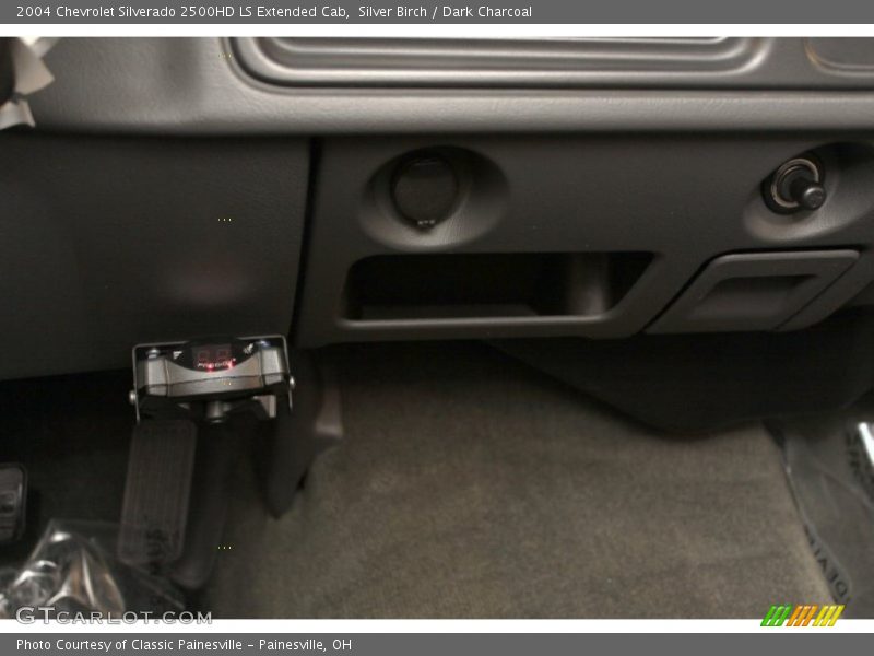 Silver Birch / Dark Charcoal 2004 Chevrolet Silverado 2500HD LS Extended Cab