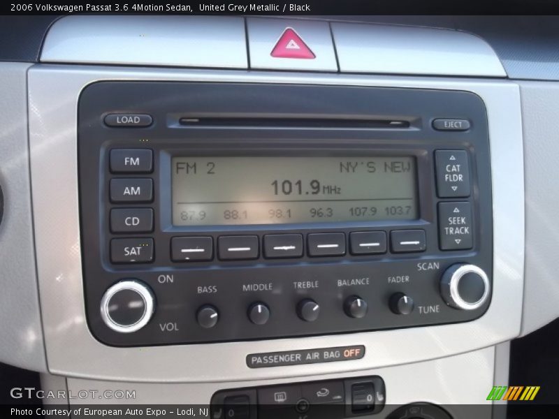United Grey Metallic / Black 2006 Volkswagen Passat 3.6 4Motion Sedan