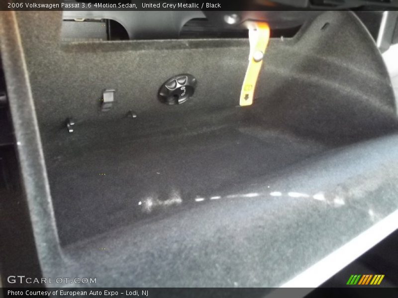 United Grey Metallic / Black 2006 Volkswagen Passat 3.6 4Motion Sedan