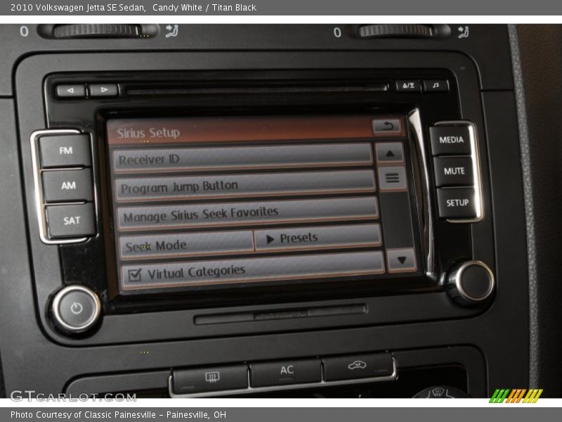 Candy White / Titan Black 2010 Volkswagen Jetta SE Sedan