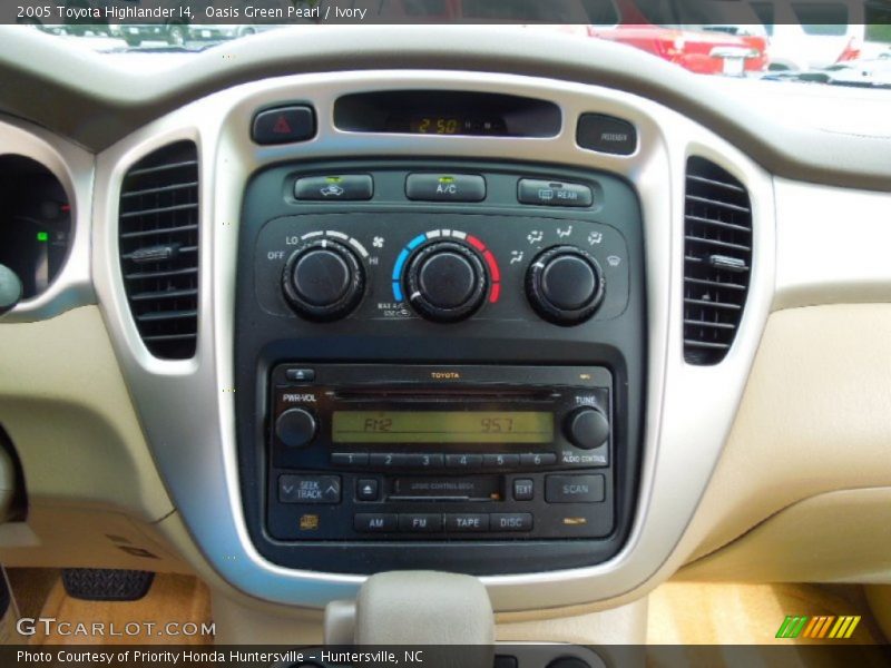 Oasis Green Pearl / Ivory 2005 Toyota Highlander I4