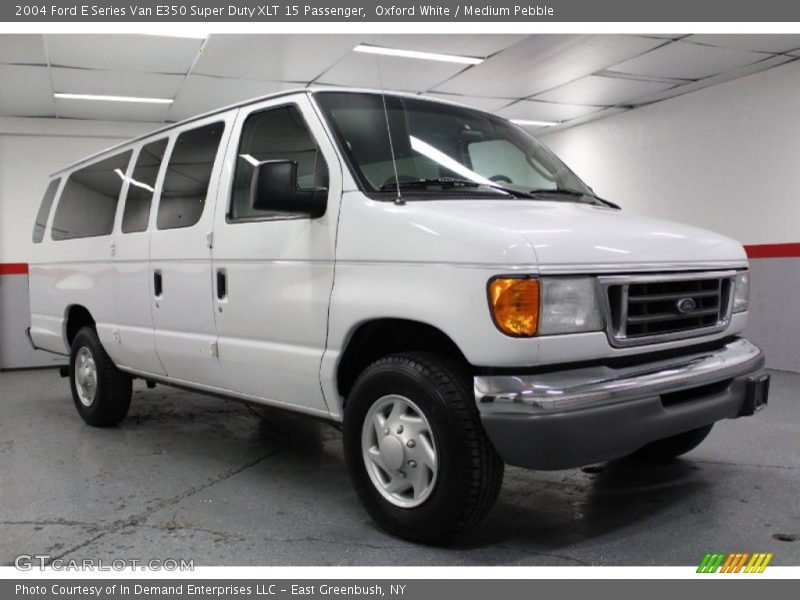 Front 3/4 View of 2004 E Series Van E350 Super Duty XLT 15 Passenger