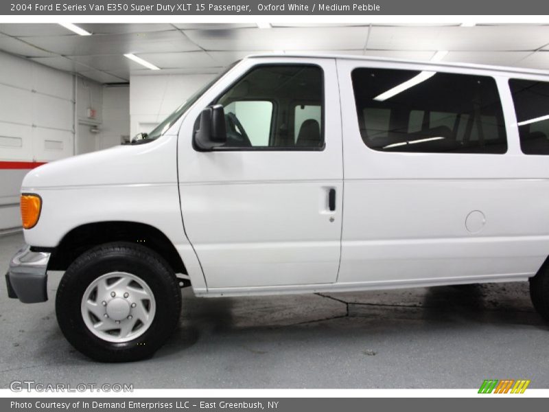 Oxford White / Medium Pebble 2004 Ford E Series Van E350 Super Duty XLT 15 Passenger