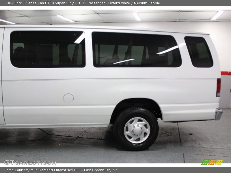 Oxford White / Medium Pebble 2004 Ford E Series Van E350 Super Duty XLT 15 Passenger