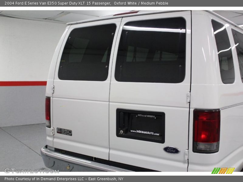 Oxford White / Medium Pebble 2004 Ford E Series Van E350 Super Duty XLT 15 Passenger