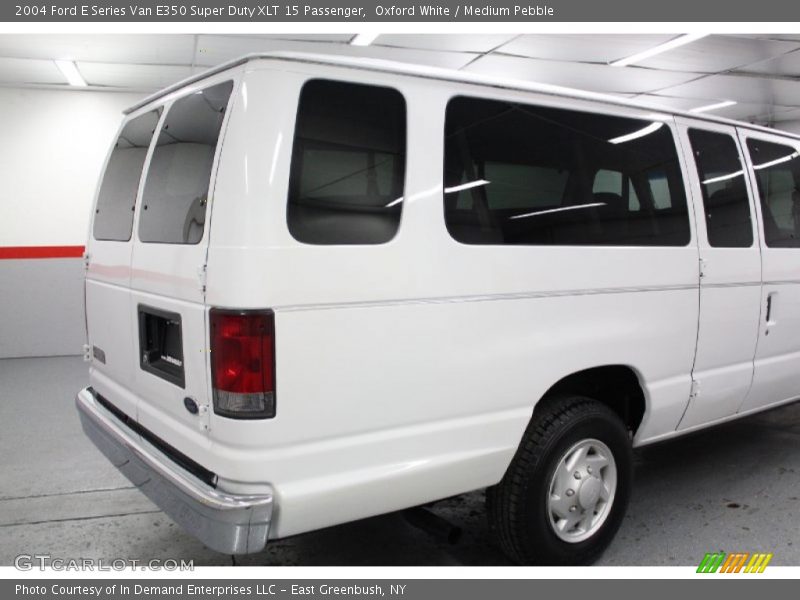 Oxford White / Medium Pebble 2004 Ford E Series Van E350 Super Duty XLT 15 Passenger