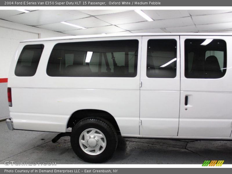 Oxford White / Medium Pebble 2004 Ford E Series Van E350 Super Duty XLT 15 Passenger