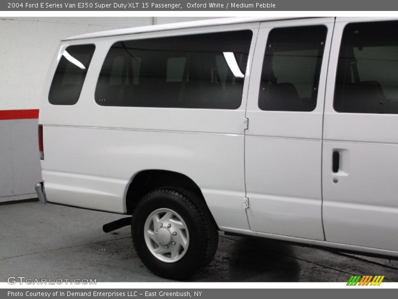 Oxford White / Medium Pebble 2004 Ford E Series Van E350 Super Duty XLT 15 Passenger
