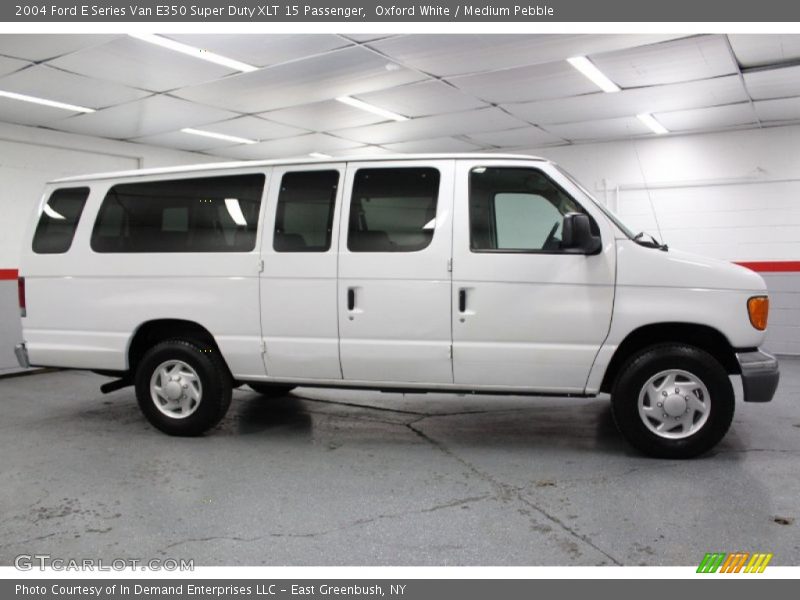 Oxford White / Medium Pebble 2004 Ford E Series Van E350 Super Duty XLT 15 Passenger