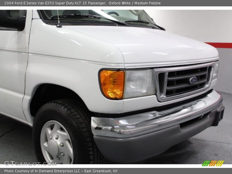 Oxford White / Medium Pebble 2004 Ford E Series Van E350 Super Duty XLT 15 Passenger