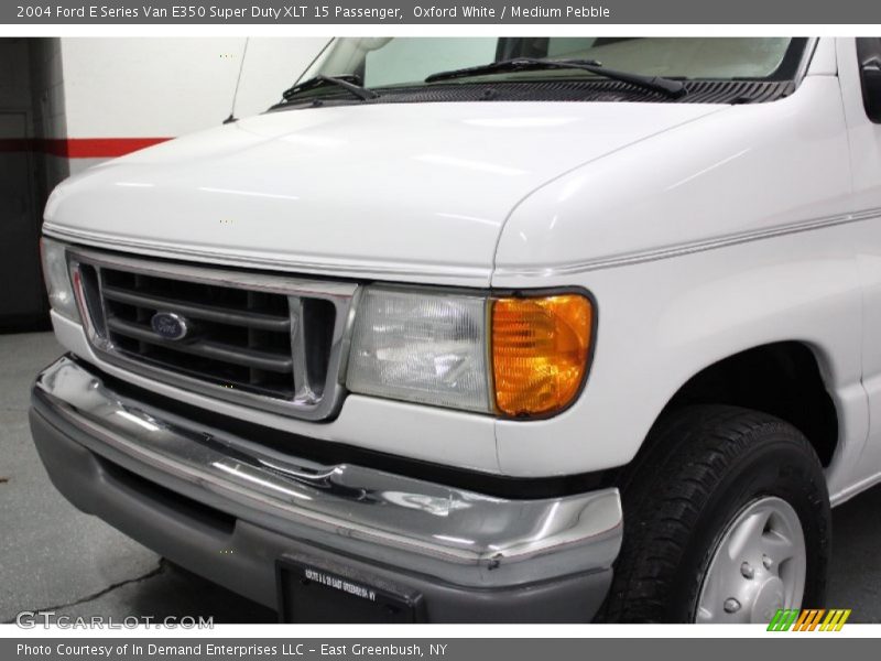 Oxford White / Medium Pebble 2004 Ford E Series Van E350 Super Duty XLT 15 Passenger