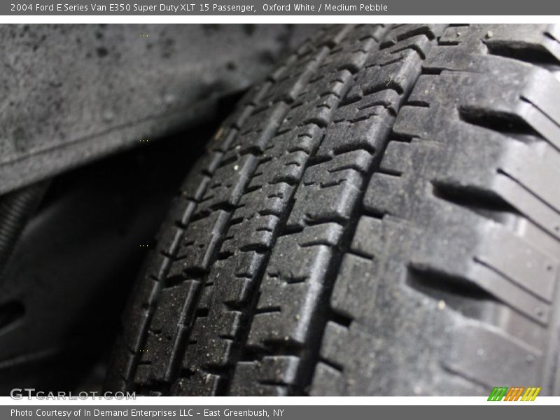 Oxford White / Medium Pebble 2004 Ford E Series Van E350 Super Duty XLT 15 Passenger