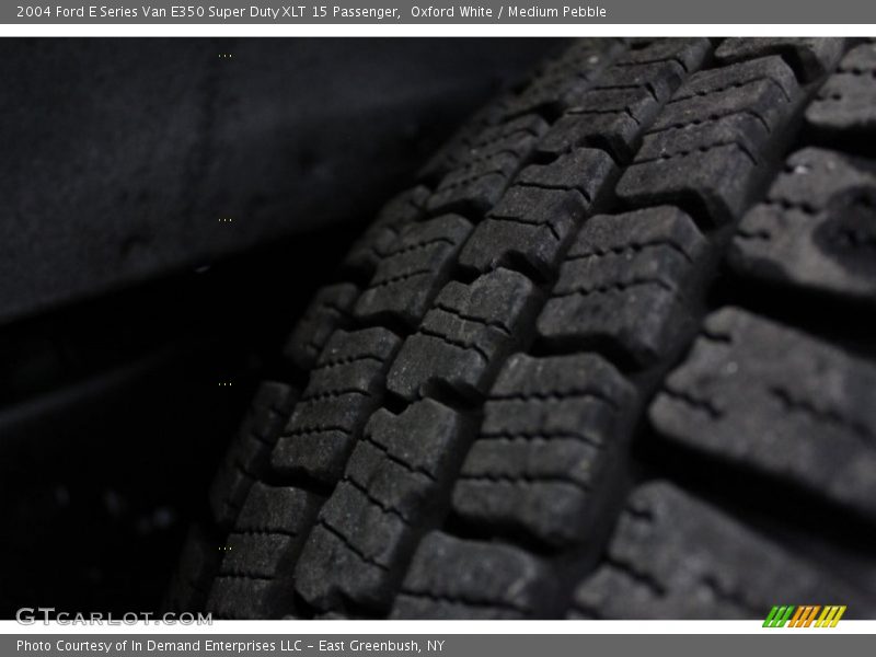 Oxford White / Medium Pebble 2004 Ford E Series Van E350 Super Duty XLT 15 Passenger