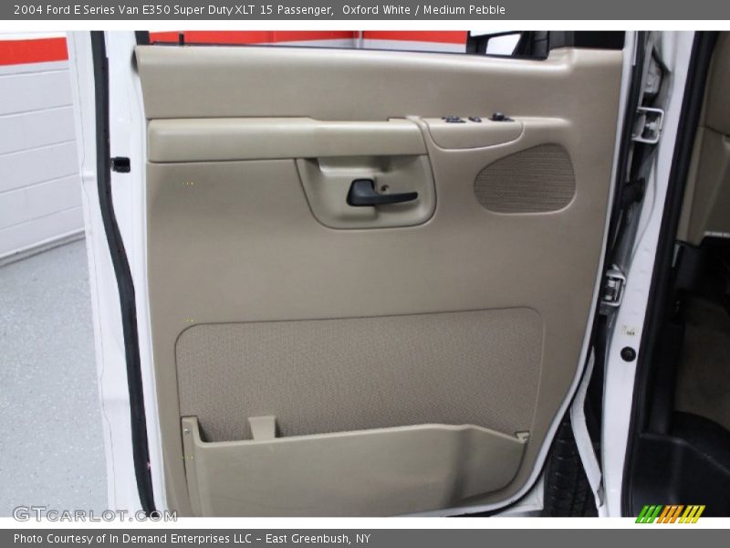 Oxford White / Medium Pebble 2004 Ford E Series Van E350 Super Duty XLT 15 Passenger