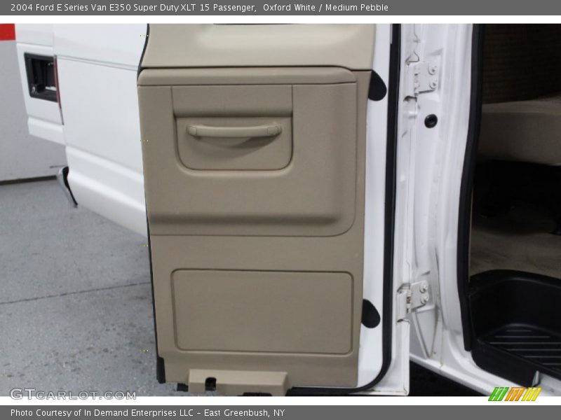 Oxford White / Medium Pebble 2004 Ford E Series Van E350 Super Duty XLT 15 Passenger