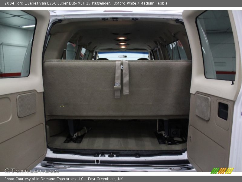 Oxford White / Medium Pebble 2004 Ford E Series Van E350 Super Duty XLT 15 Passenger