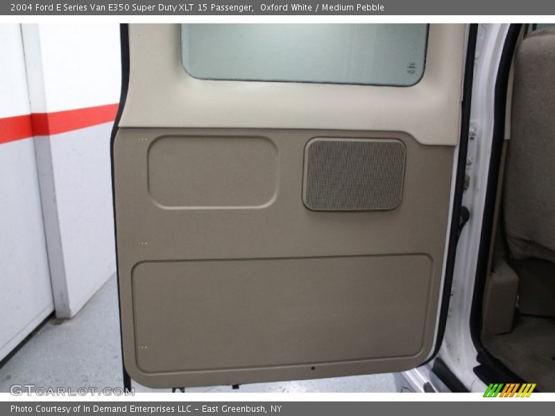 Oxford White / Medium Pebble 2004 Ford E Series Van E350 Super Duty XLT 15 Passenger